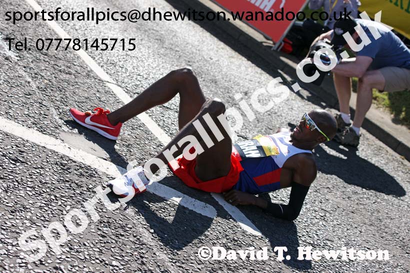 Mo Farah after winning the mens Morrisons Great North Run. Photo: David T. Hewitson/Sports for All Pics
